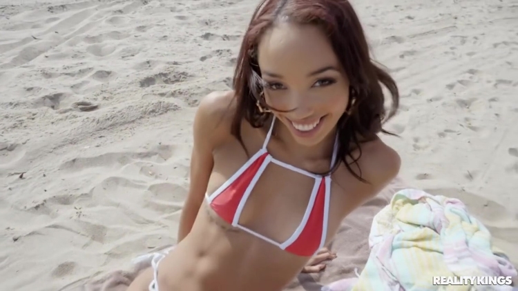 Caught Fucking At The Beach / 23.2.2022_main_thumbnail