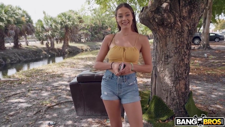 Jc Wilds In Wild Chick Hops On The Bus_main_thumbnail