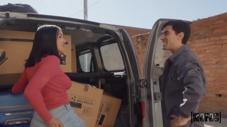 Valeria Needs To Move - Valeria Valois_main_thumbnail