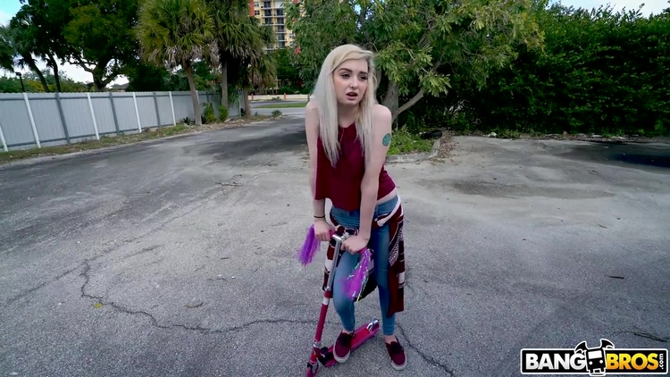 Peter Green And Lexi Lore - Horny 19 Year Old Hops On The Bus / 31.1.2018_main_thumbnail