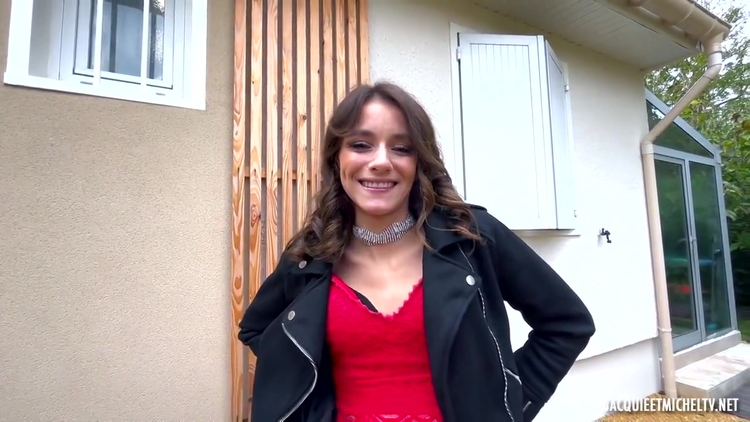 Ariana, 22, Is More Fulfilled Than Ever!_main_thumbnail