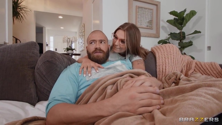 Horny Gf Gets A Sneaky Creampie / 30.10.2022 With Kenzie Love And Xander Corvus_main_thumbnail