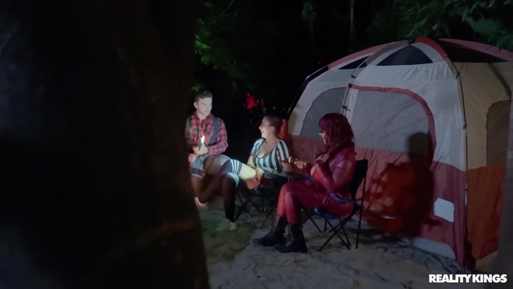 James Angel And Roxie Sinner In Scary Stories And Tented Orgies / 31-10-2022_main_thumbnail