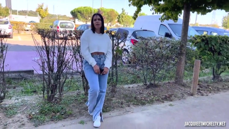 Laya, 25, Ready-to-wear Saleswoman!_main_thumbnail