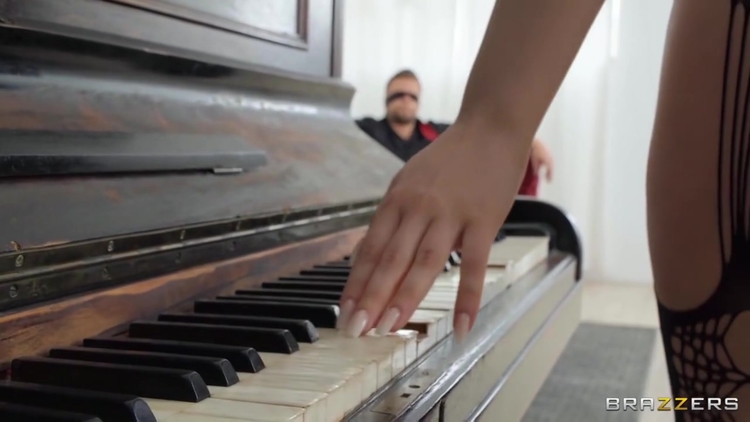 Angie Lynx And Vince Karter - Named Lynx / 2.7.2022_main_thumbnail