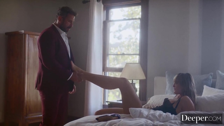 Dubsie The Neighbors Step daughter_main_thumbnail