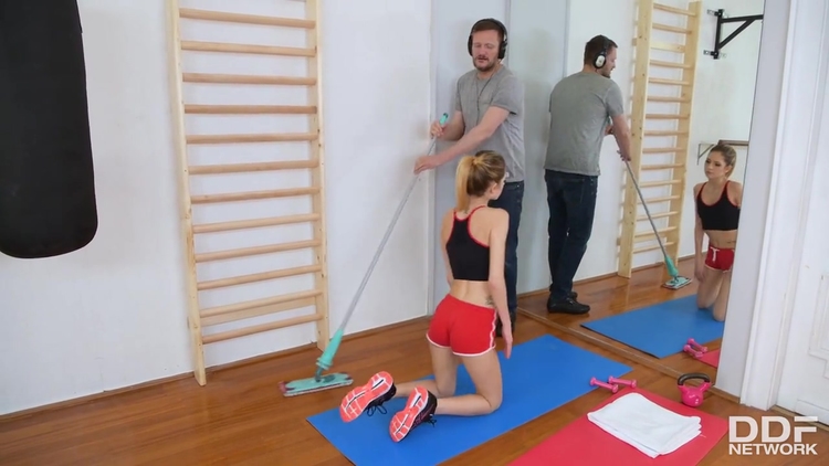 Rebecca Volpetti Hardcore Training_main_thumbnail