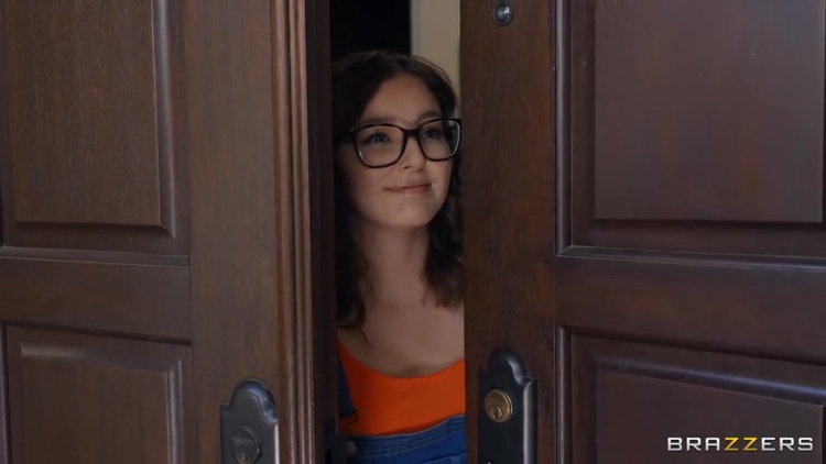 Lunch With The Steps With Chloe Surreal, Leana Lovings And Lexi Luna_main_thumbnail