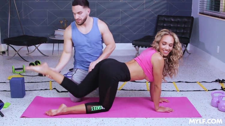 Poolside Bubble Butt With Briana Banderas With Briana Bounce_main_thumbnail