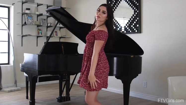 Keira Croft Her First Kinky Shoot_main_thumbnail