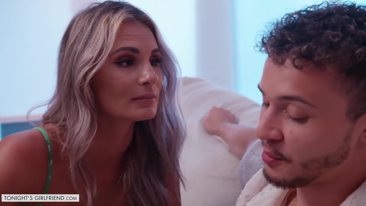 Tattooed Blonde Porn Star Mandy Rhea Give Fan His First_main_thumbnail