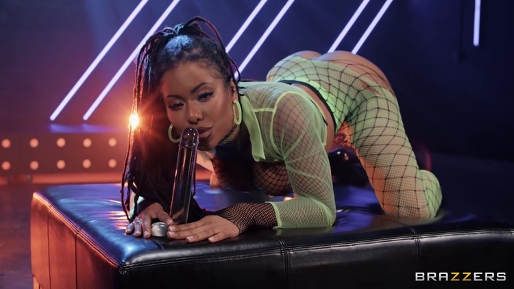 Kira Noir In Anals Tight On A Neon Night In_main_thumbnail