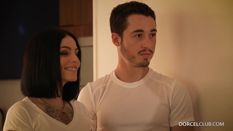 Lauren Walker & Clara Mia Horny Threesome_main_thumbnail