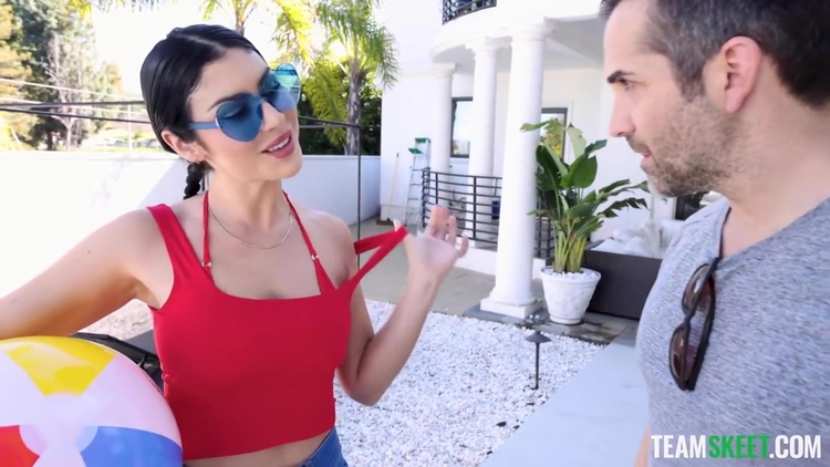 Curves Worth Remembering With Queenie Sateen_main_thumbnail