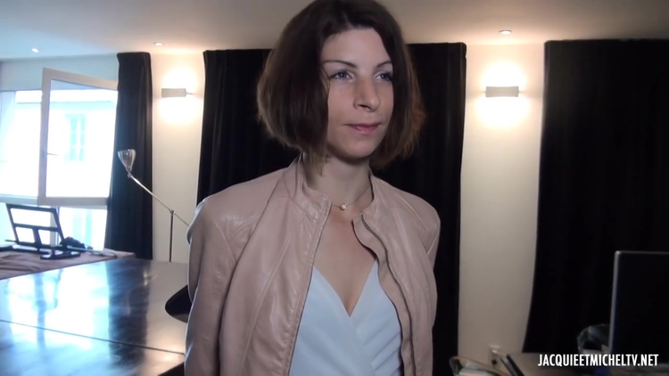 Sandrine - Offers A Little Sexual Escapade_main_thumbnail