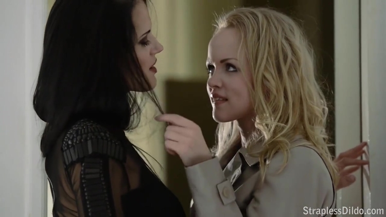 What Facesitting Is Angellina Mia_main_thumbnail