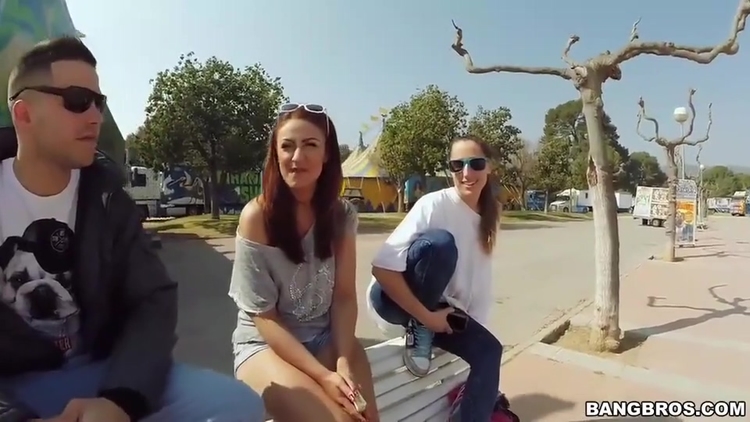 Public Making Out With Hot Girl_main_thumbnail