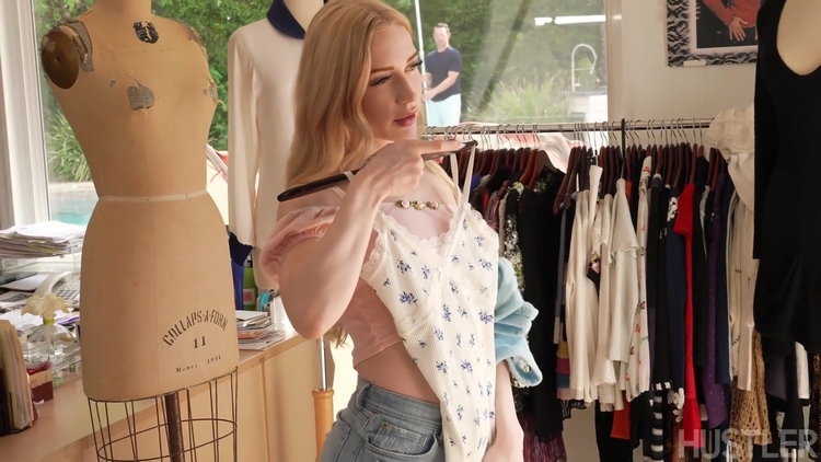 What Outfit Looks Better On The Floor?_main_thumbnail