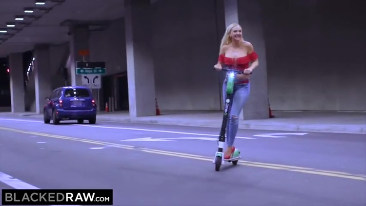 Shes Never Done This On A First Date_main_thumbnail