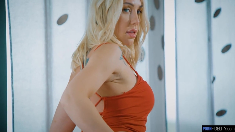 Perfect Fuckable Barbie Angie Lynx_main_thumbnail