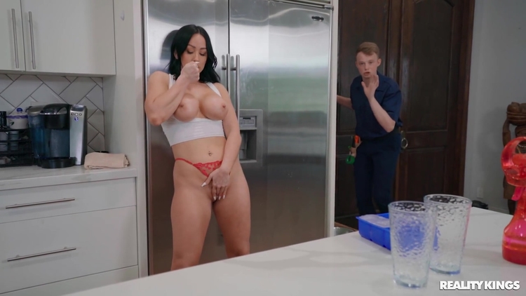 Jennifer White Hot Milf In The City_main_thumbnail