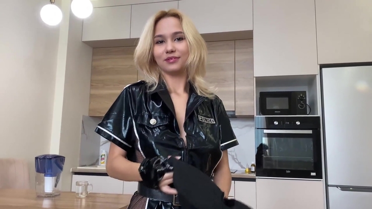 Unlucky Guy And Sexy Police_main_thumbnail