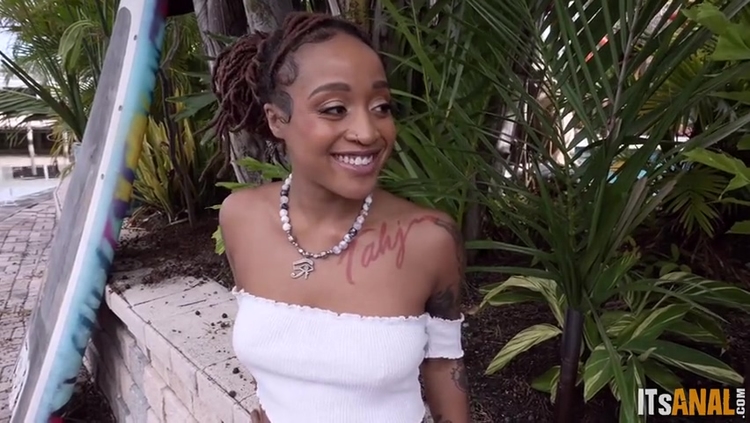 Mena Carlisle- Menas Upside Down Anal Experience_main_thumbnail