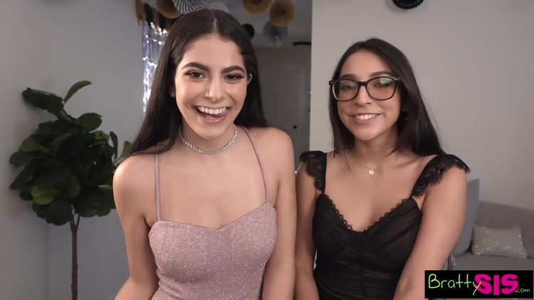 Free Premium Video Angel Gostosa Says In Order To See Us Naked Your Going To Have To Join Us -s30:e5_main_thumbnail