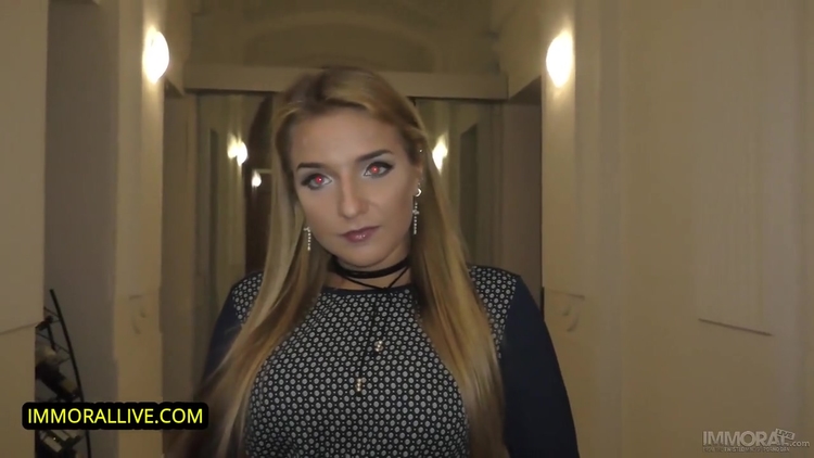 Blonde Babe Looks Like A Bond Girl Comes_main_thumbnail