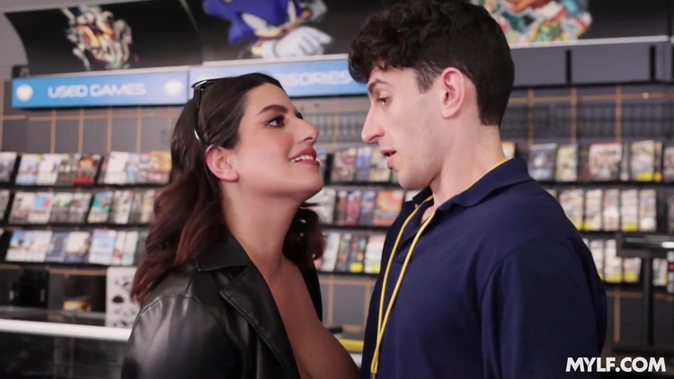 My Favorite Pornstar Entered My Store_main_thumbnail