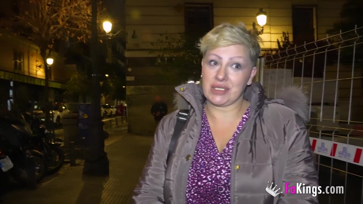 40 Years Old Fat Mature Sara Duval Is Divorced And Hungry_main_thumbnail