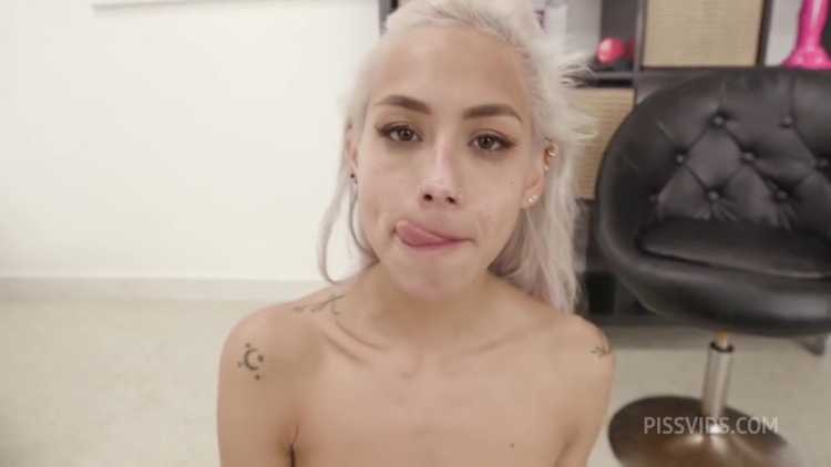 Veronica Leal 4on1 Pee Drink Shower_main_thumbnail