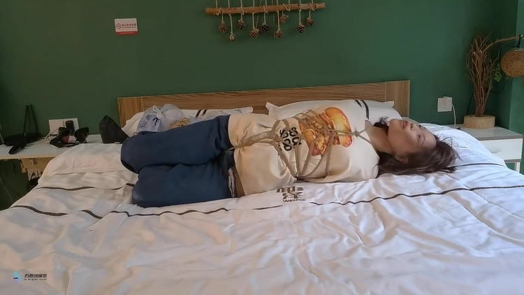 Sweater Bondage_main_thumbnail