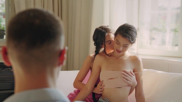 Double Blowjob Chick Gets Guy Into Group Sex_main_thumbnail