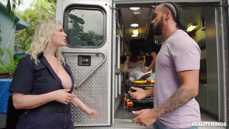 Jenna Starr, Roxie Sinner, James Angel - Emergency Threesome_main_thumbnail