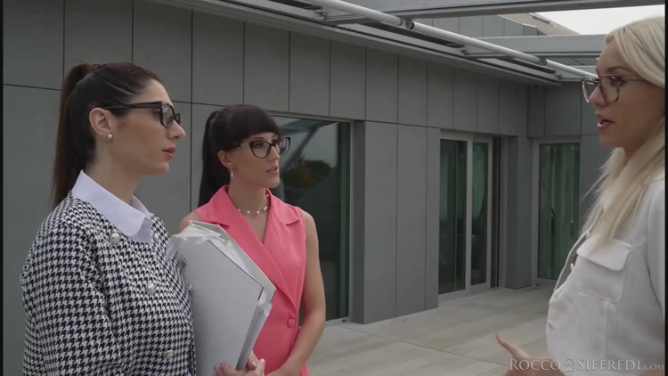 Vanessa Bruni & Helena Valle - Perverted Secretaries_main_thumbnail