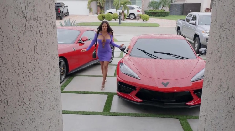 Lesbians With Big Milkings Tried The Dick Of A Tattooed Friend_main_thumbnail