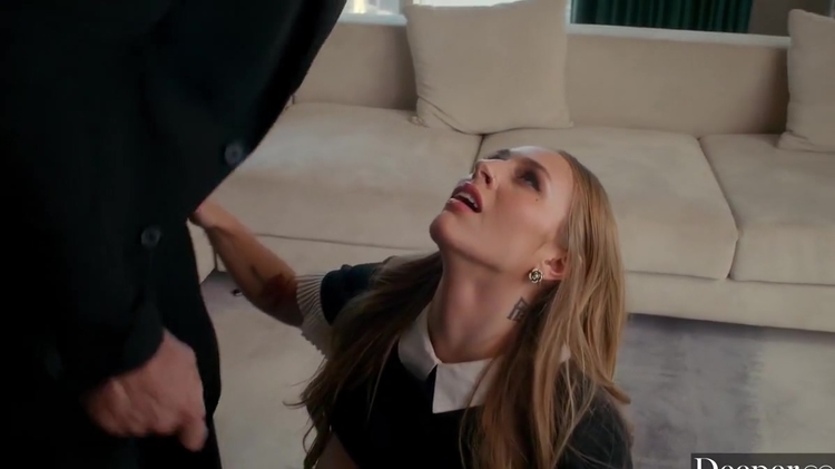 Sexy Blonde Gave A Hot Blowjob To Her Lover_main_thumbnail