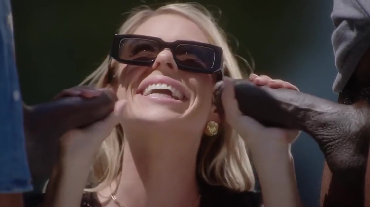 The Blacks Impaled The Beauty With Holes On Two Big Dicks_main_thumbnail