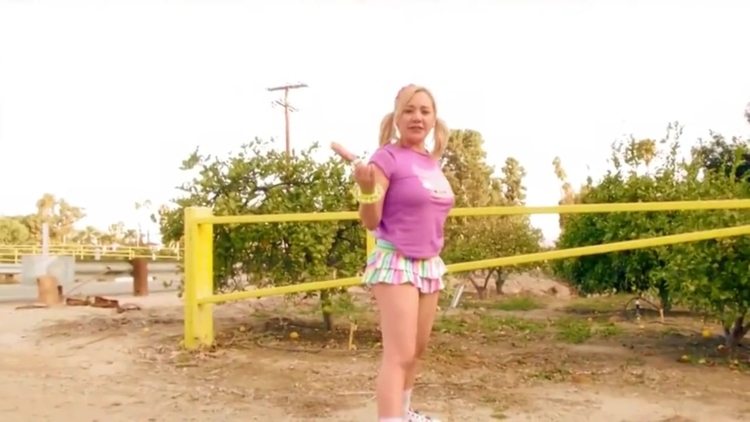 Interracial Ice Cream Girls_main_thumbnail