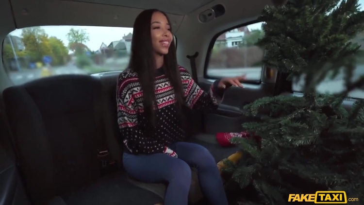 Cute Brazilian Gives Xmas Tip Lia Lin_main_thumbnail