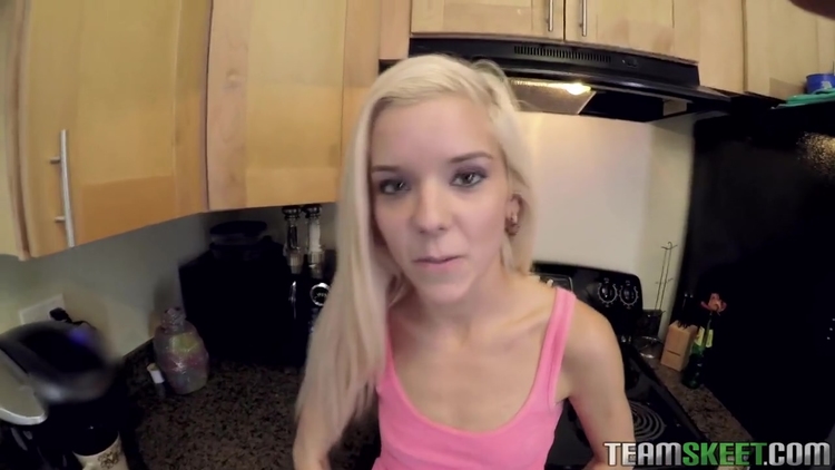 Halle Von Has Fun With Enormous Long Dick_main_thumbnail