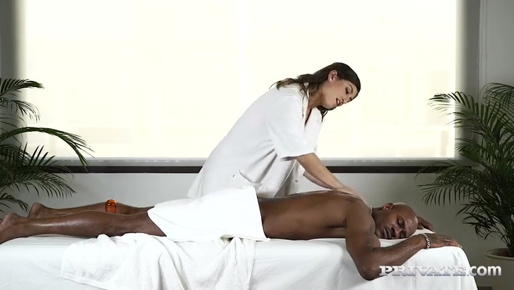 Big Ass Brunette Julia Roca Has An Interracial Session_main_thumbnail