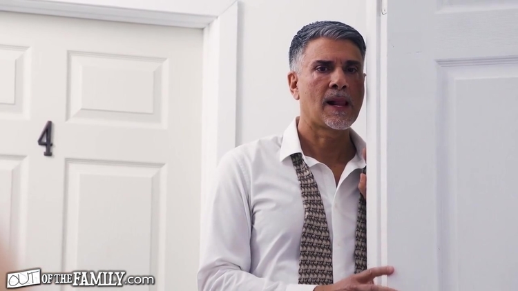 Chloe Cherry Gets Raw Double-fingered By Her Horny Stepdad_main_thumbnail