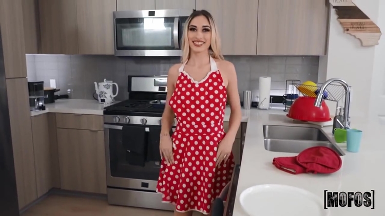 Cookies And Pussy Of Horny Delilah Day_main_thumbnail