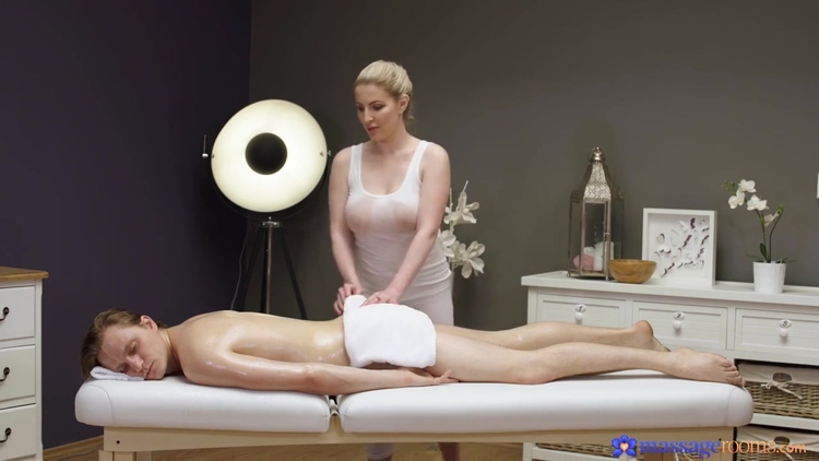 Big Breast British Blond Hair Babe C_main_thumbnail