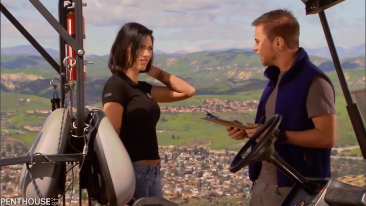 Large-breasted Slut Bangs On Golfcar_main_thumbnail