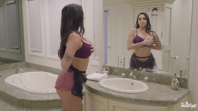 Little Runaway Karlee Grey Wants Big Dick_main_thumbnail