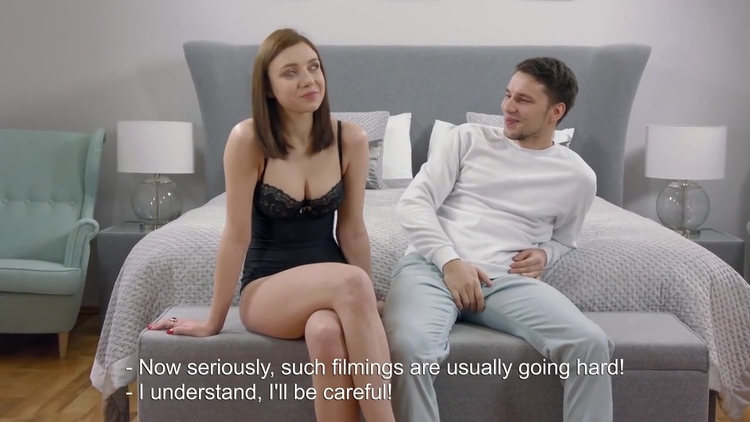 18 Virgin Girl Lost Her Virginity Before The Camera!_main_thumbnail