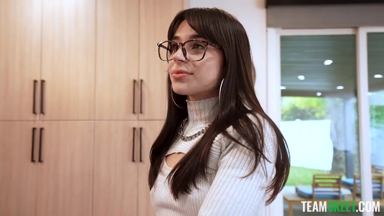 Aria Valencia - My Eager Assistant_main_thumbnail